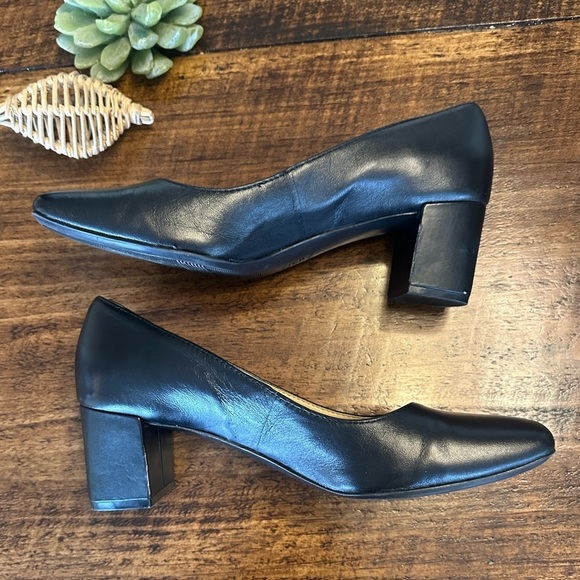 Naturalizer | “KARINA” Square Toe Block Heel Leather Pump - Picture 5 of 8